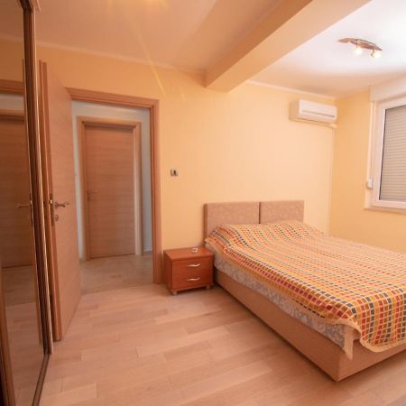 Mum'S Apartment Петровац Экстерьер фото